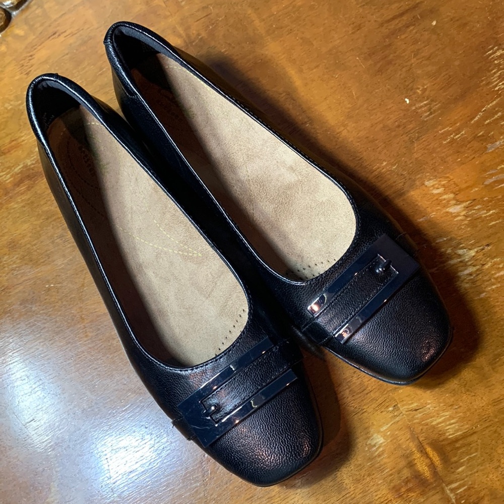 Clarks leather flats
